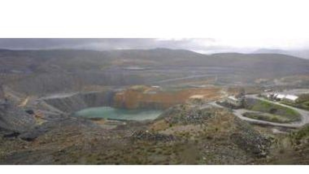 Imagen panorámica de una explotación minera en la comarca berciana de Fabero, una zona que se verá e