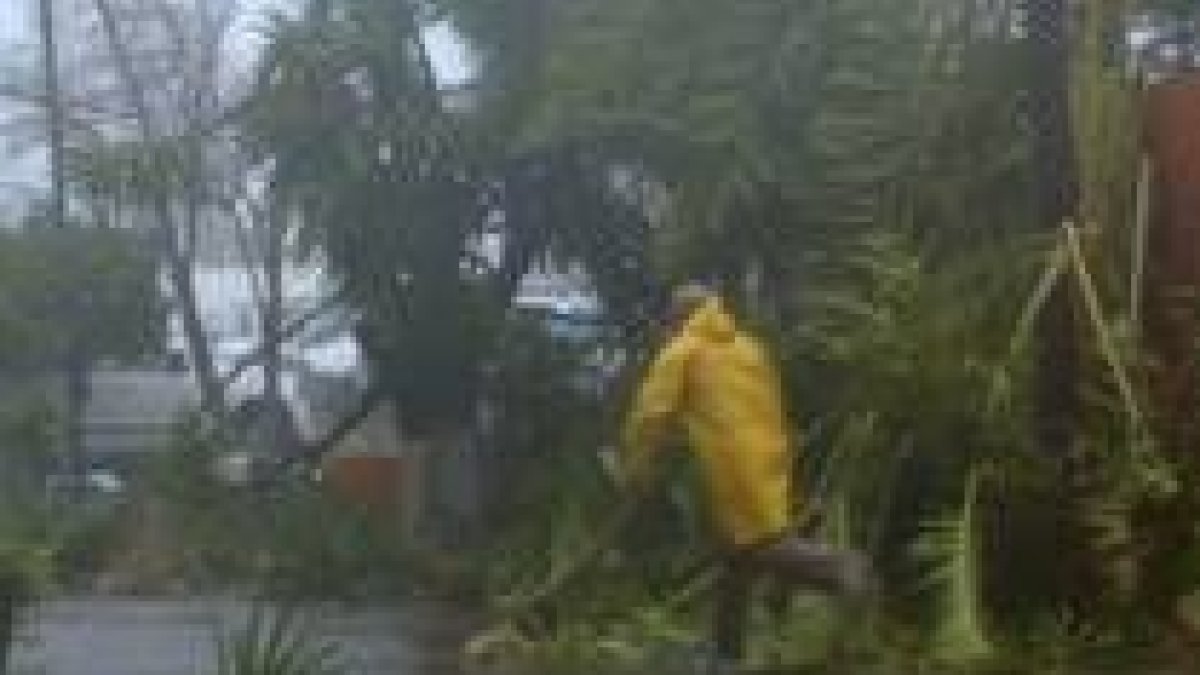 EL huracán «Dean» a su paso ayer por la ciudad de Chetumal, en el estado mexicano de Quintana Roo