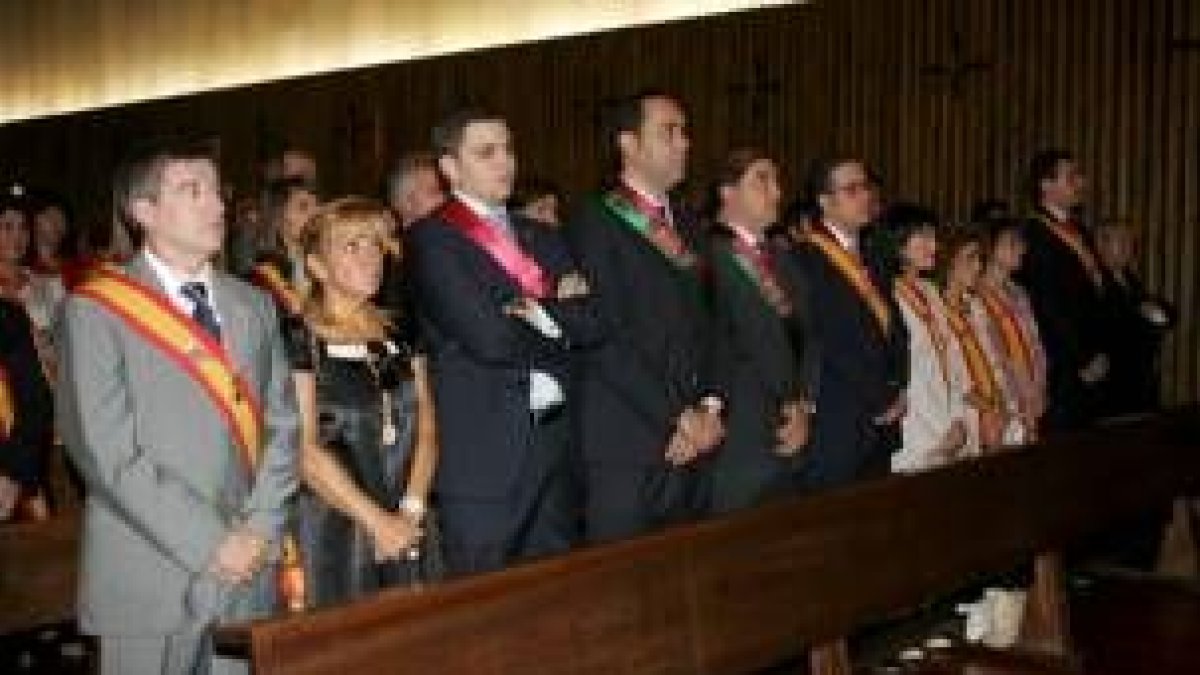 El homenaje a la virgen congregó a los ayuntamientos del Voto, de León y de La Virgen del Camino