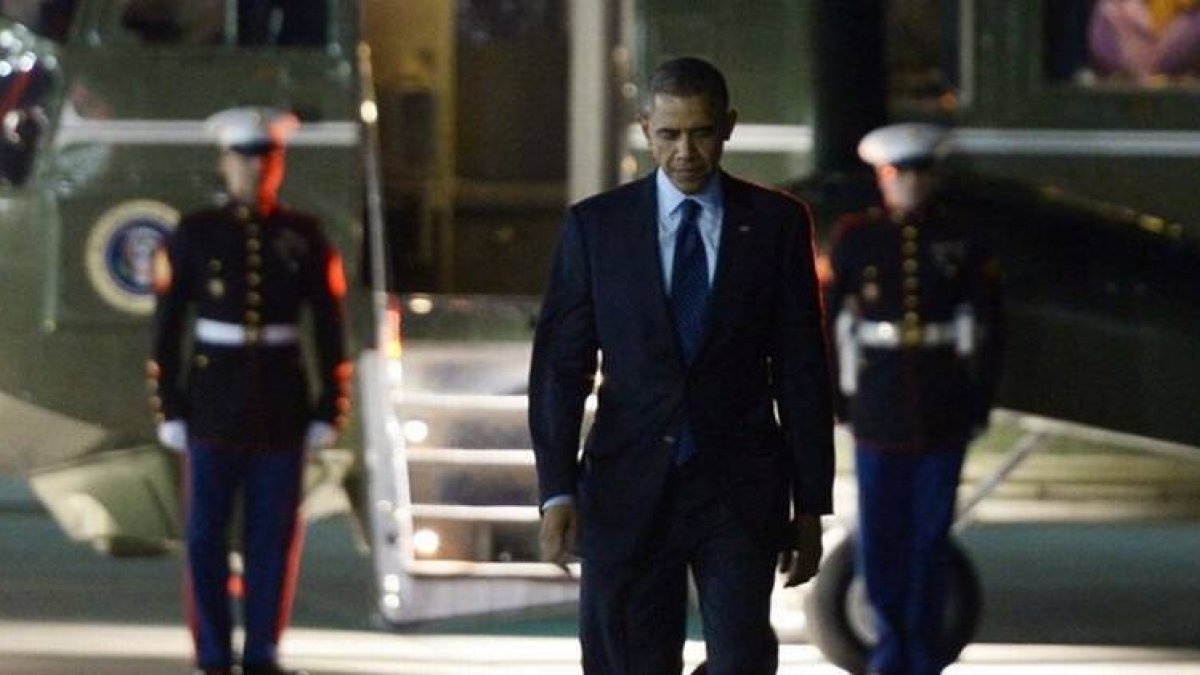Barack Obama se dirige al Air Force One, el viernes por la noche, en Nueva York.