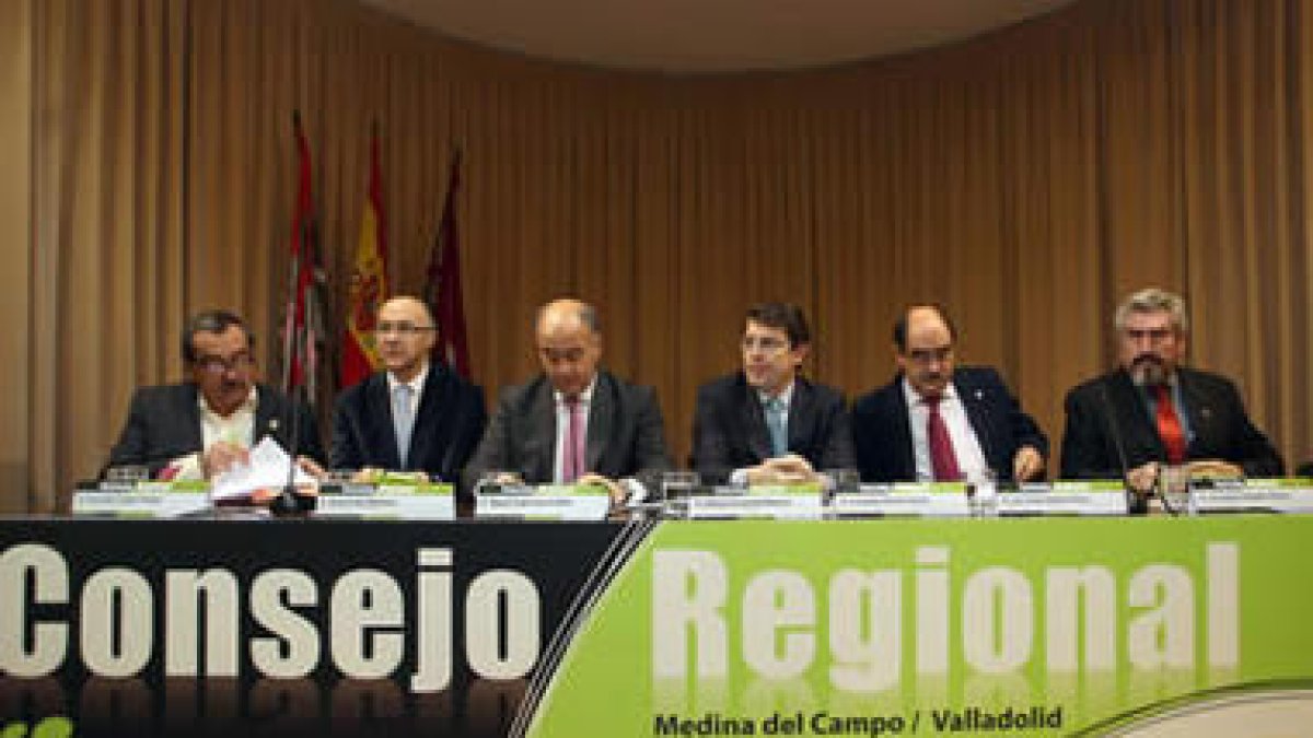 La directiva de la FRMP ayer en la asamblea que celebró en Medina del Campo.