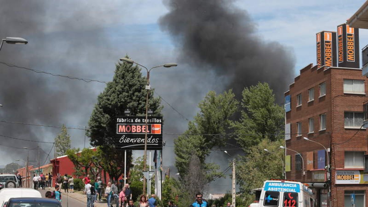 A pesar de la espectacularidad del incendio, las viviendas colindantes no sufrieron daños