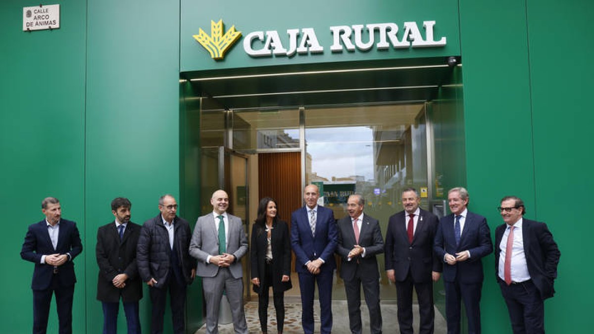 Inauguración de la nueva sucursal de Caja Rural en León. .FERNANDO OTERO