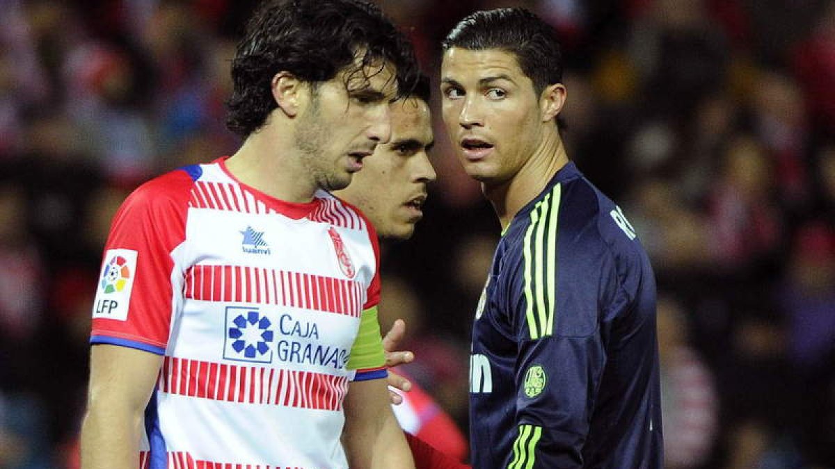 El rostro de Cristiano Ronaldo refleja la impotencia que demostró ayer el conjunto de Mourinho en Los Cármenes.
