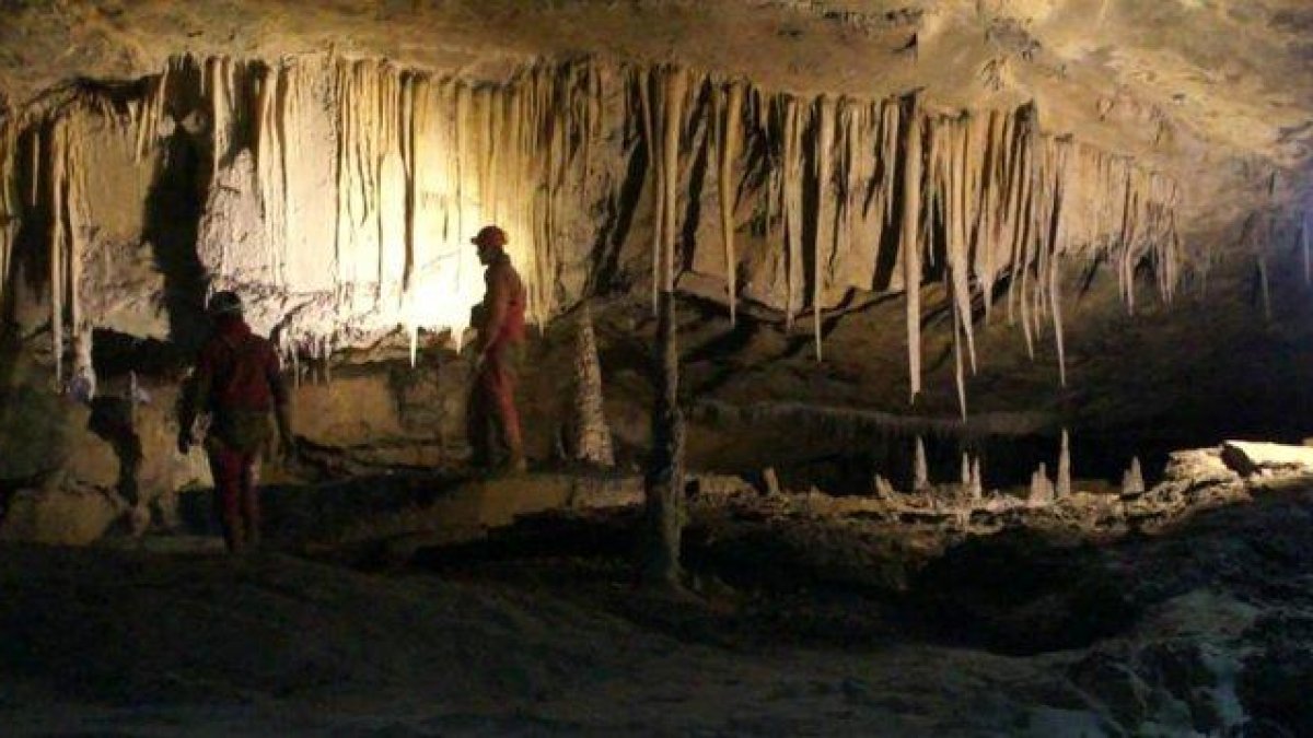 Cueva Cueto-Coventosa.