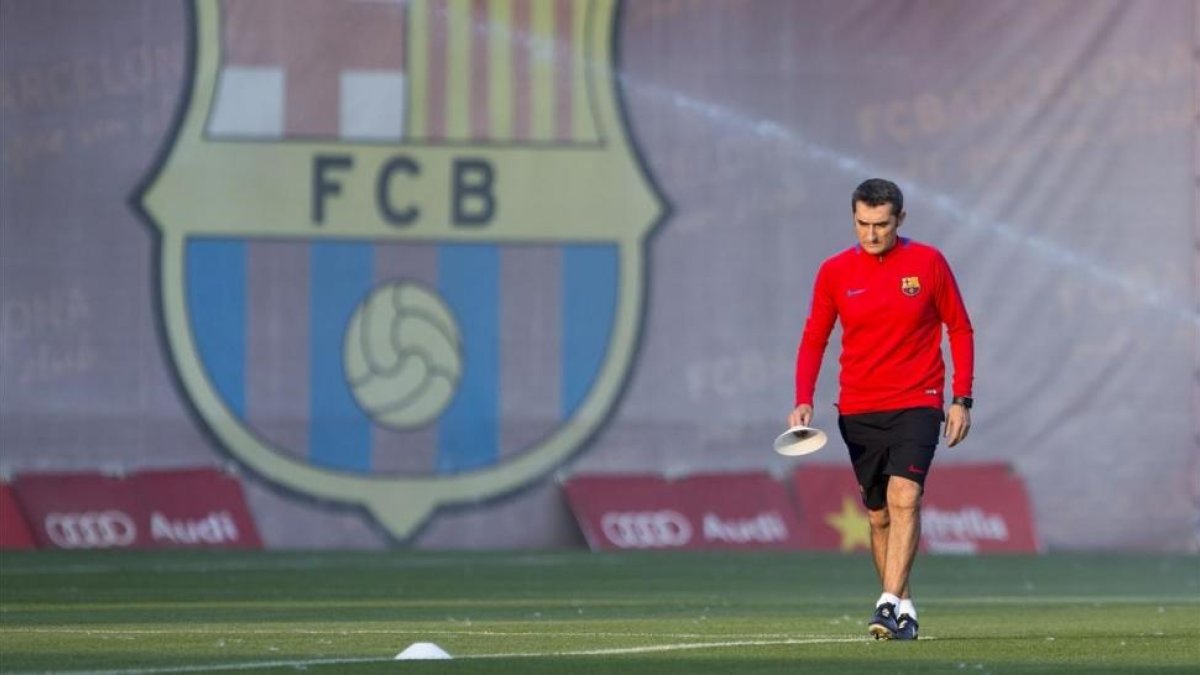 Valverde, en un entrenamiento del Barcelona en la ciudad deportiva de Sant Joan Despí.