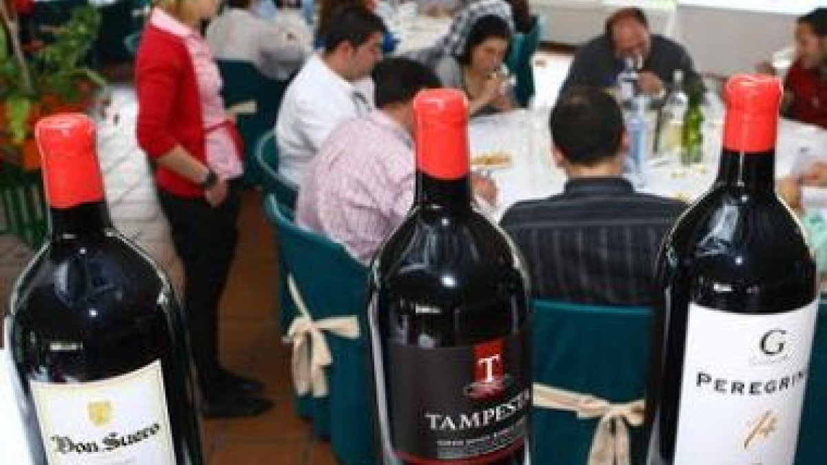 Botellas de vino de las bodegas Vile, Tampesta y Gordonzello, que irán a Barcelona.
