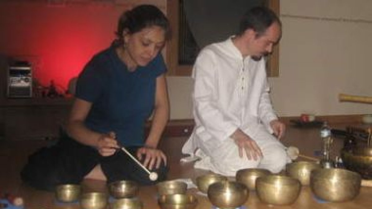 La musicoterapia gana adeptos en León con actividades de estas características.