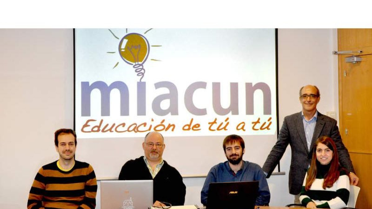 Gonzalo Pérez, Enrique Rodríguez, Raúl Pérez, Jorge Rodríguez y Laura Muñiz, el equipo de miacun.