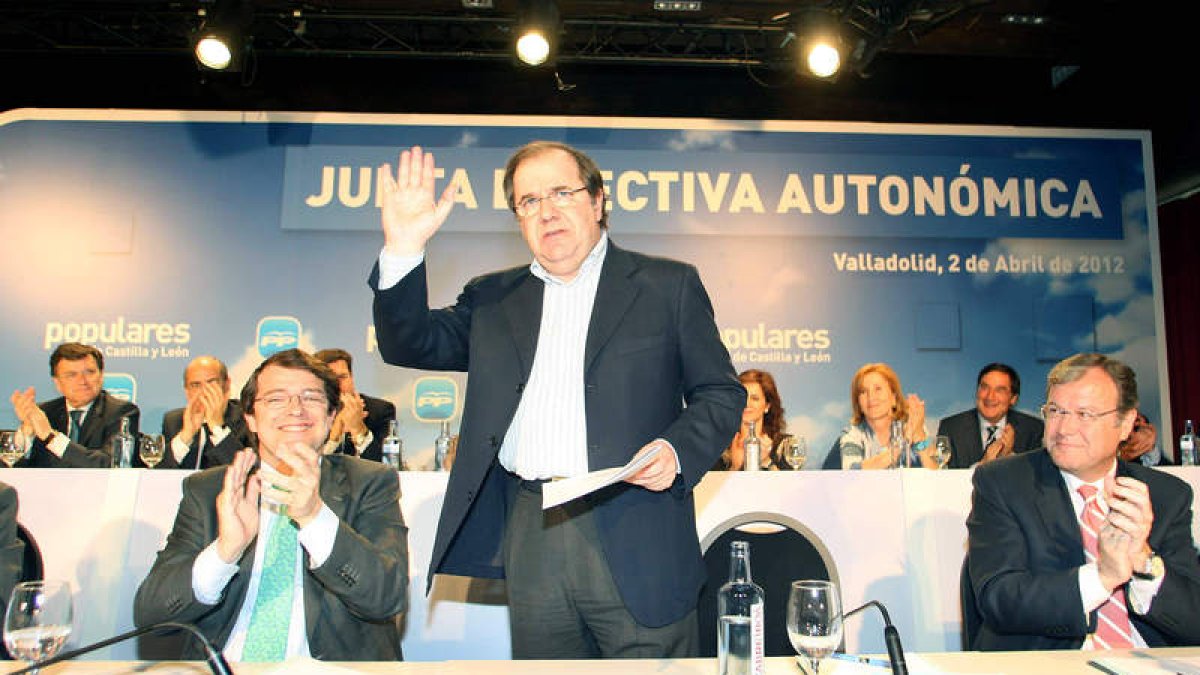 Herrera junto a Fernández Mañueco y Antonio Silván, ayer en la reunión ejecutiva del PP.