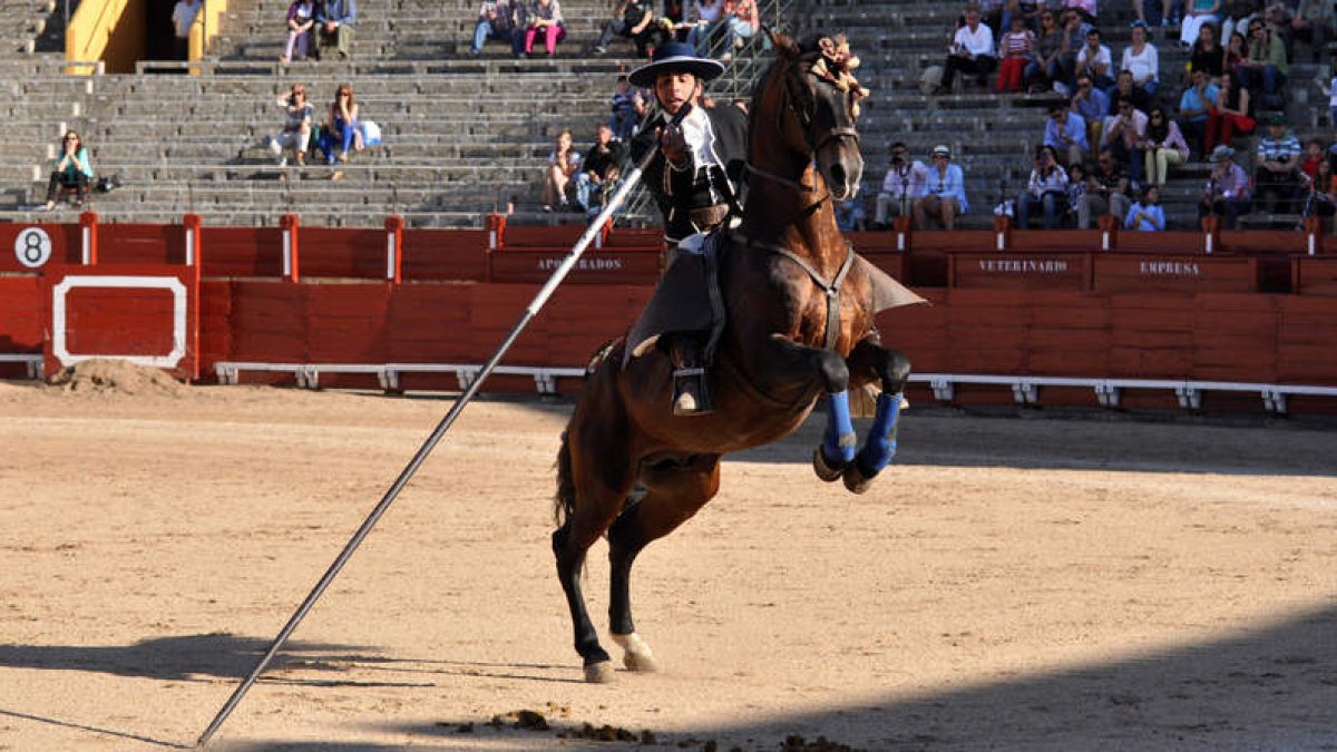 Imagen del jinete Alberto Borjas durante una de sus actuaciones a caballo.