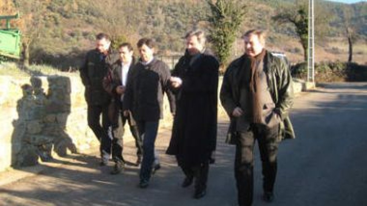 Muñoz, junto a los diputados provinciales, visitó ayer la obra.