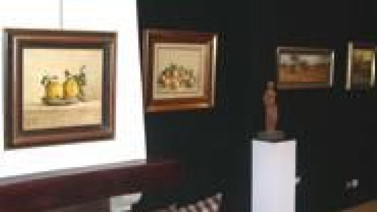 Varias de las obras que se muestran en la galería de arte Bernesga