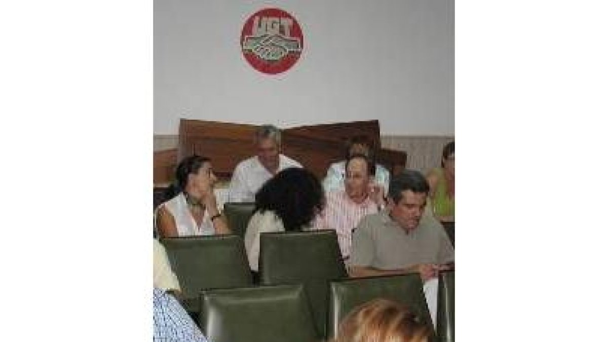 Un grupo de militantes en la última asamblea en Ponferrada
