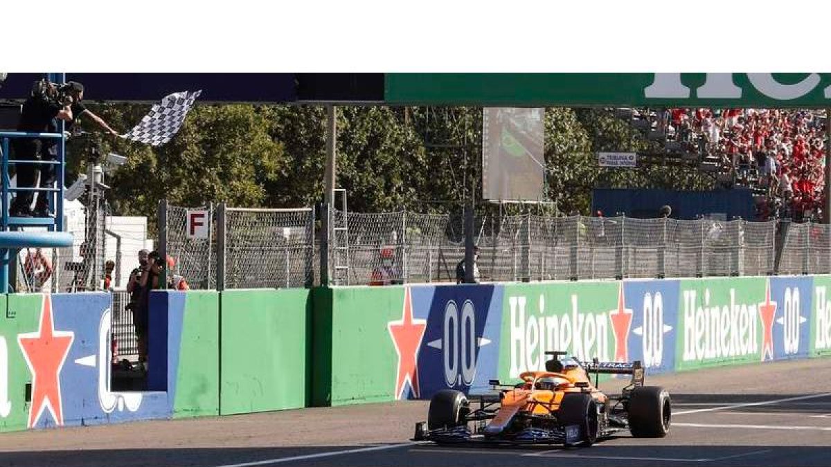 Ricciardo cruzó la línea de meta en Monza como vencedor. BAZZI