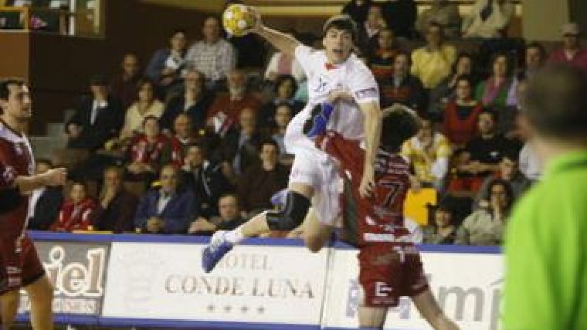Aguirrezabalaga, con seis goles, fue uno de los destacados en el apartado ofensivo del Reale Ademar
