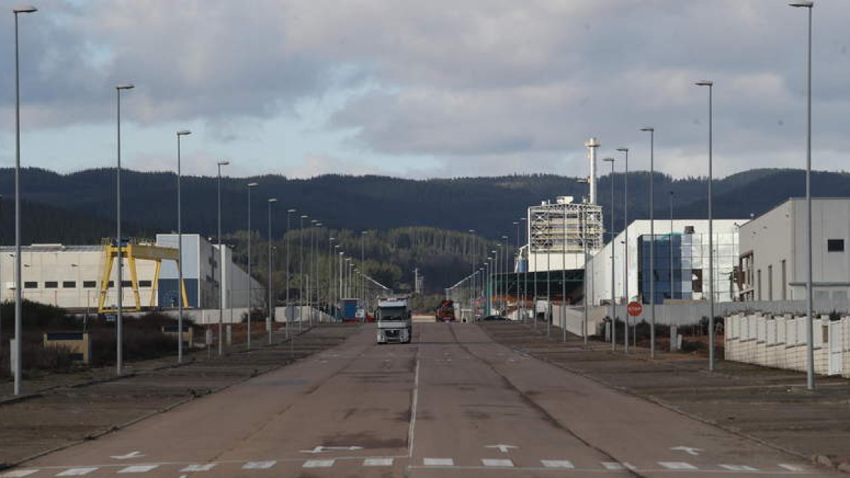 Imagen de archivo del polígono de El Bayo, donde se ubicará la nueva empresa. L. DE LA MATA