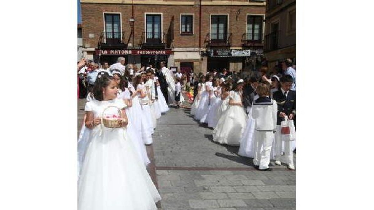 La procesión, organizada por la Real Cofradía de Minerva y Vera Cruz, tuvo un año más una organizaci