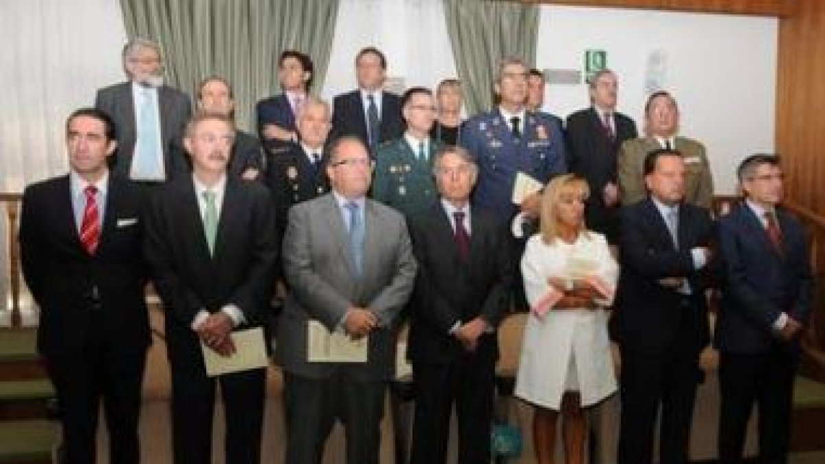 Al acto académico asistió un nutrido grupo de autoridades políticas, civiles y militares.