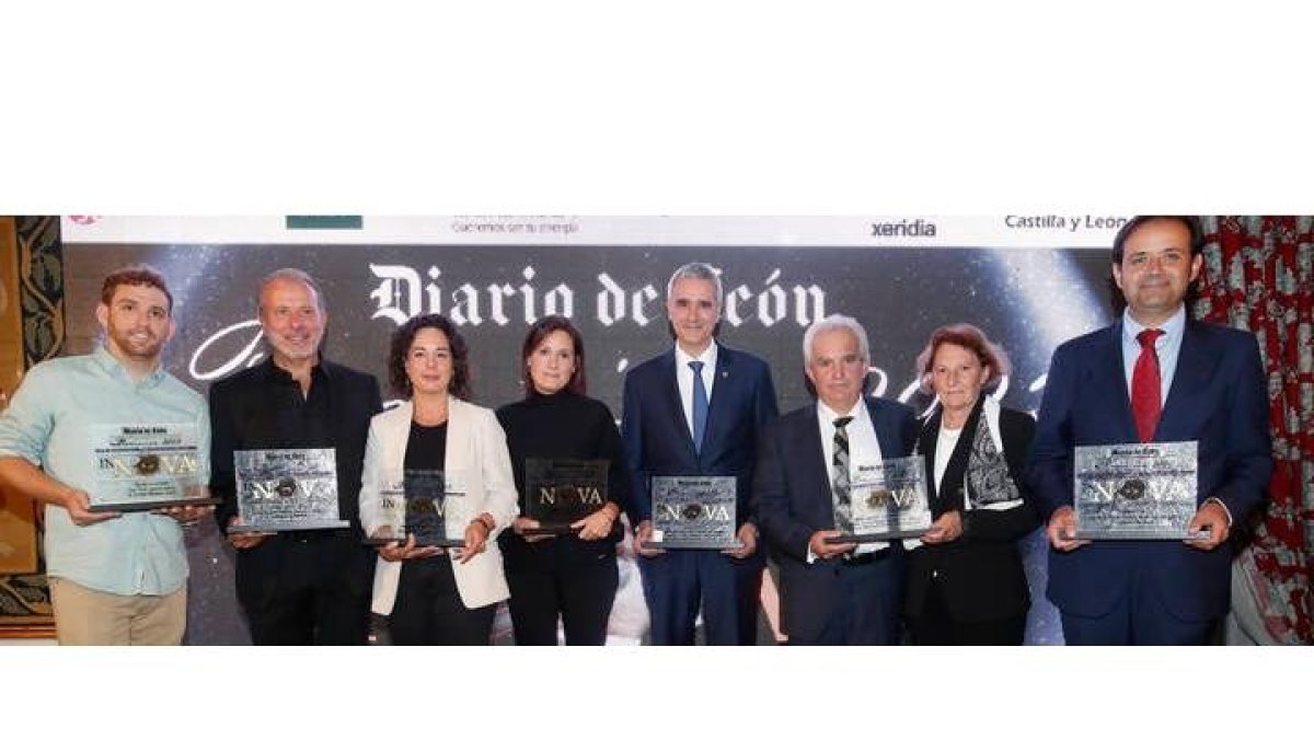Foto de familia de los premiados en cada una de las categorías. RAMIRO