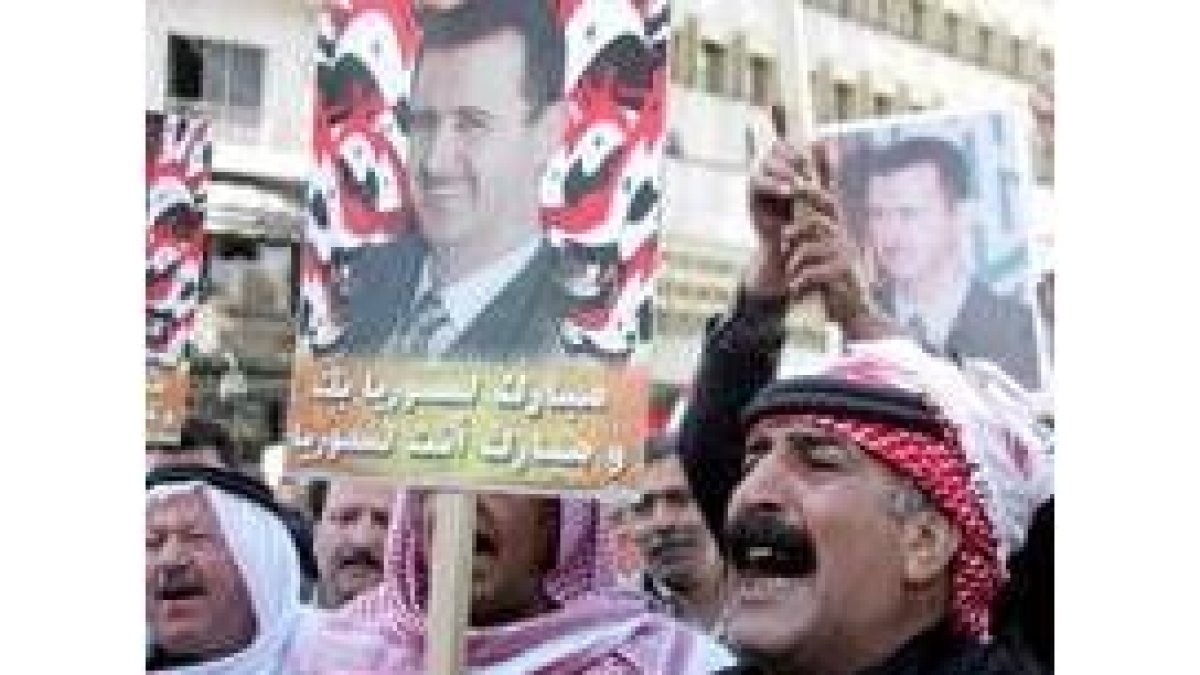 Cientos de miles de sirios participaron ayer en una manifestación