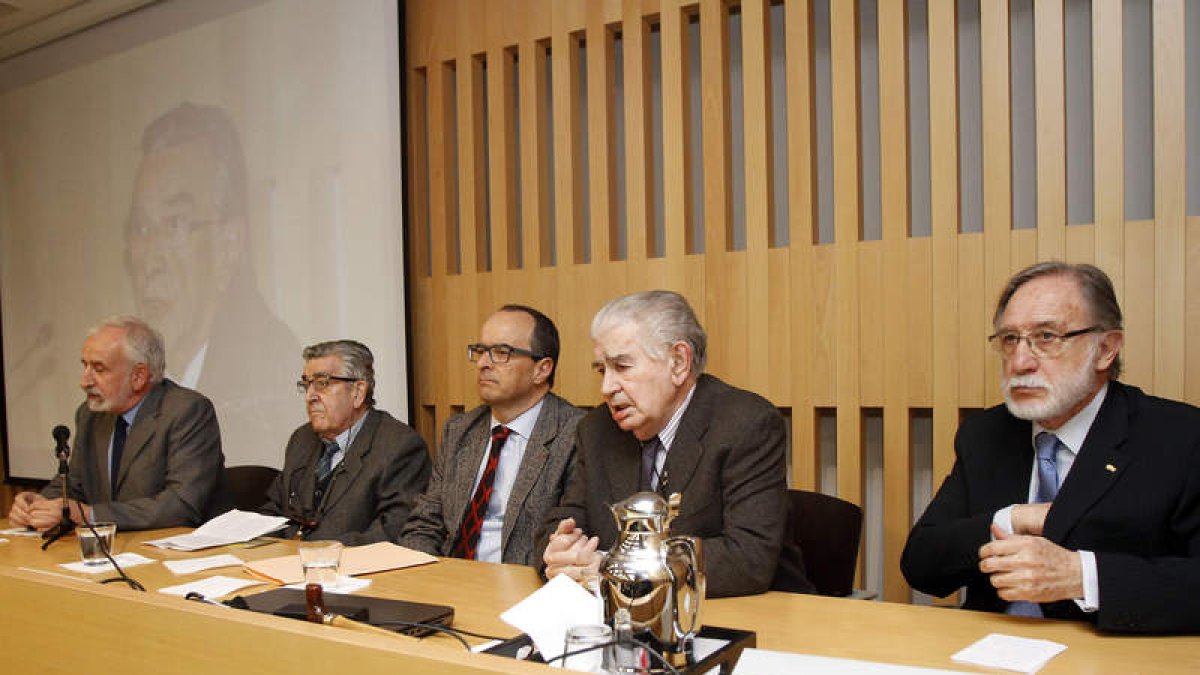 Salvador Gutiérrez, Alberto Pérez Ruiz, Joaquín López Contreras González, Antonio Gamoneda y Juan Manuel Nieto Nafría.