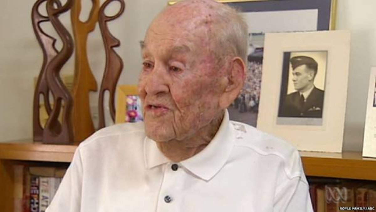 El aviador australiano, Paul Royle, en una entrevista concedida a la cadena ABC por el 70 aniversario de su huída del campo de concentración nazi junto a 75 hombres más.