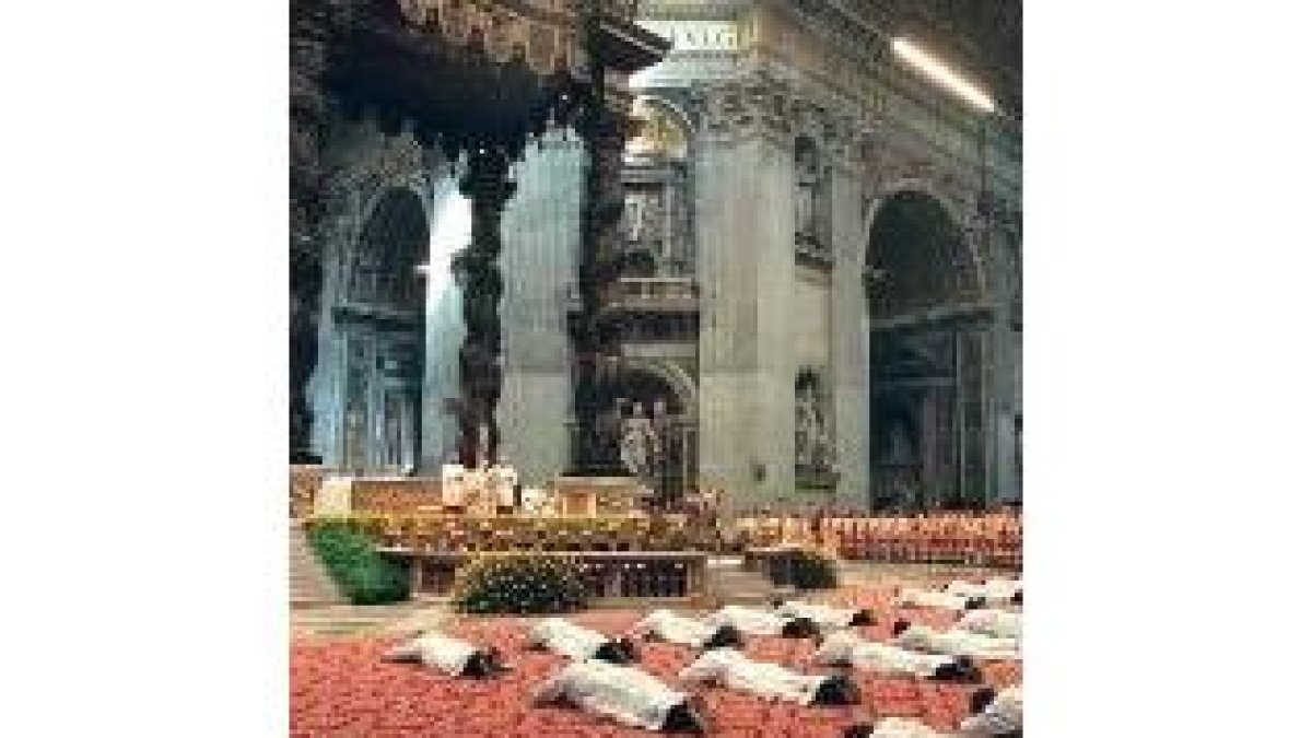 Imagen de varios prelados en San Pedro del Vaticano