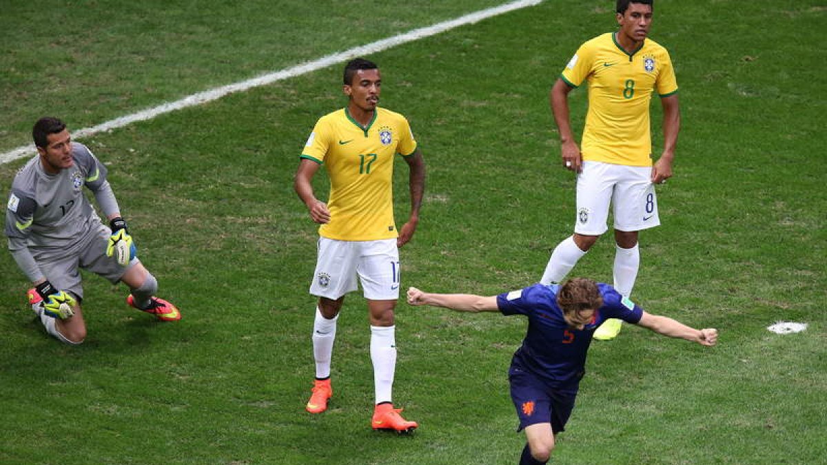 Daley Blind celebra el gol marcado ante Brasil, el segundo del equipo, durante el partido por el tercer puesto del Mundial.