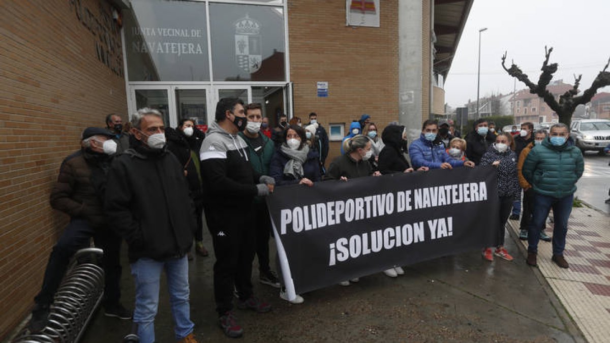 Los trabajadores se manifestaron en denuncia de la situación.