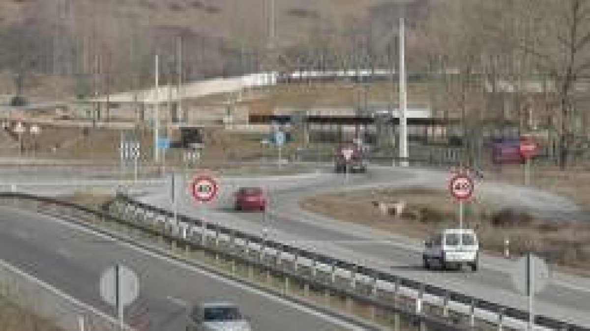 La imagen muestra un tramo de la autovía Ponferrada-Toreno
