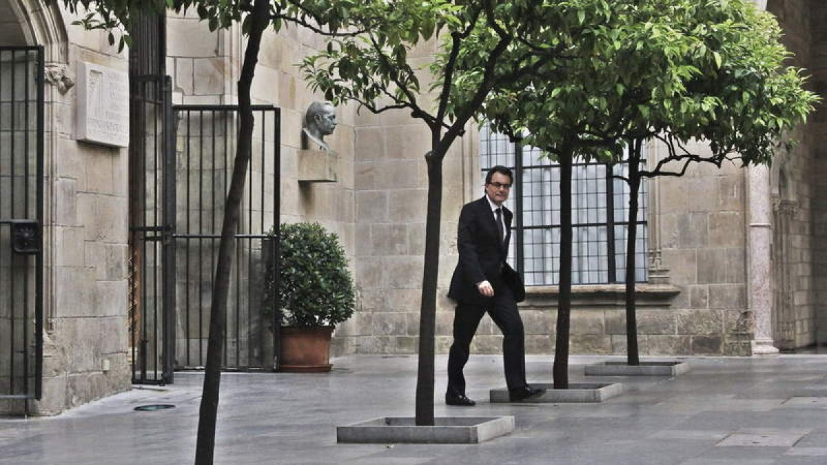 Mas, a su llegada a la reunión semanal del gobierno catalán.