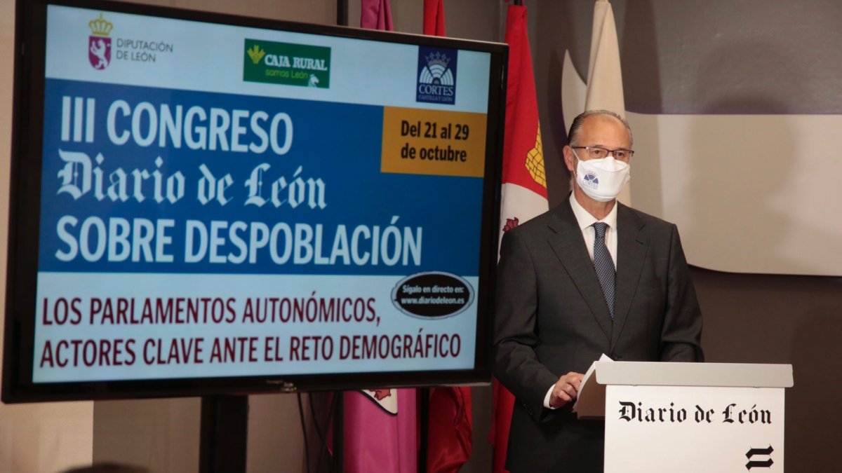 Fuentes, durante su intervención en el  III Congreso sobre Despoblación que, bajo el título de ‘Los parlamentos autonómicos, actores clave ante el reto demográfico’, organiza El Diario de León. DL