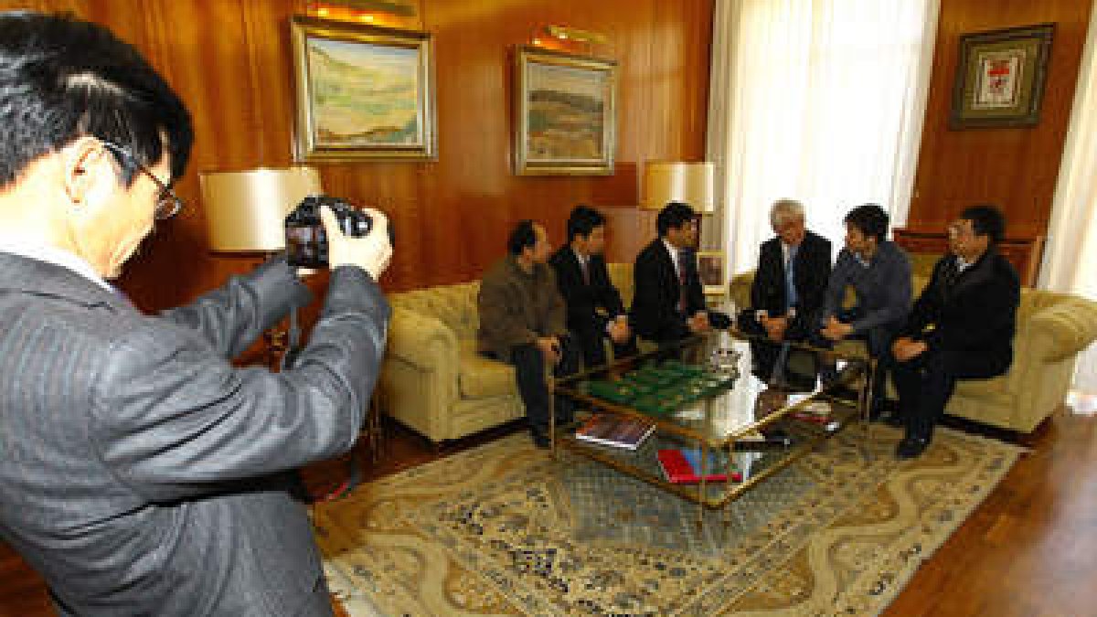 La delegación china en su última visita a la Universidad.