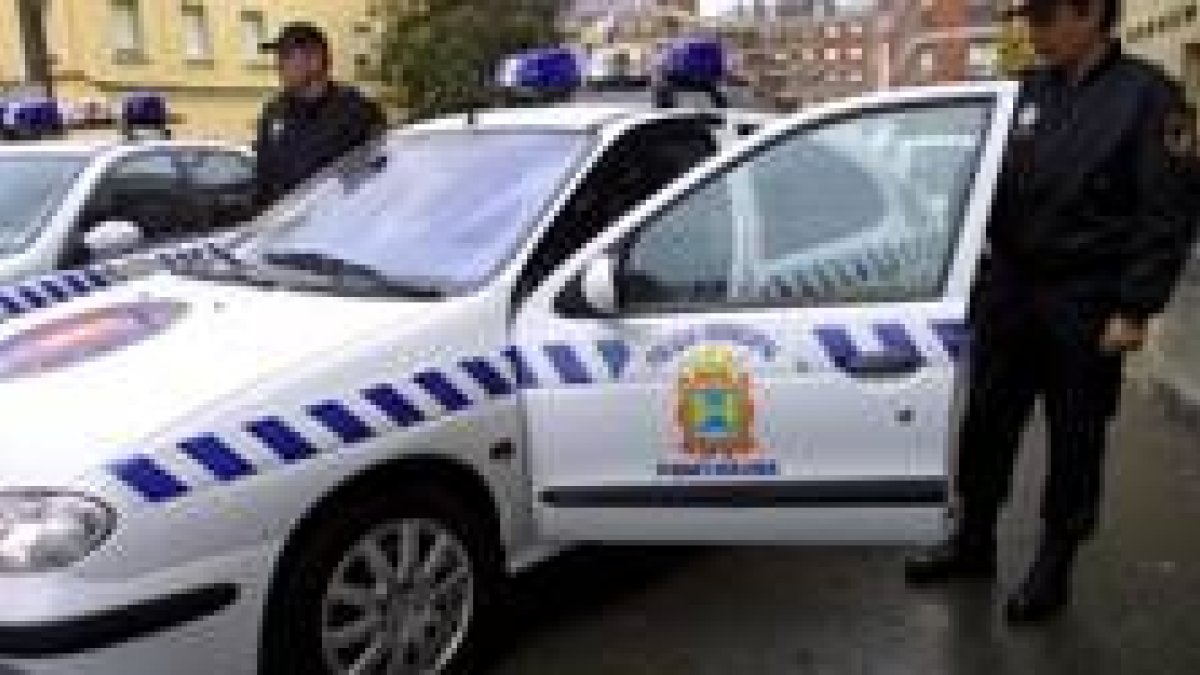 Los agentes de la Policía Local de Ponferrada tramitaron este fin de semana más de 35 denuncias