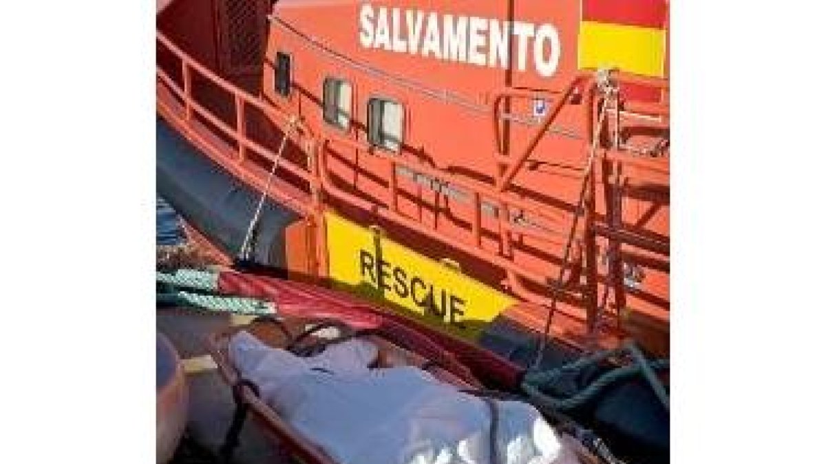 El cadáver del magrebí encontrado ayer en el puerto de Roquetas de Mar
