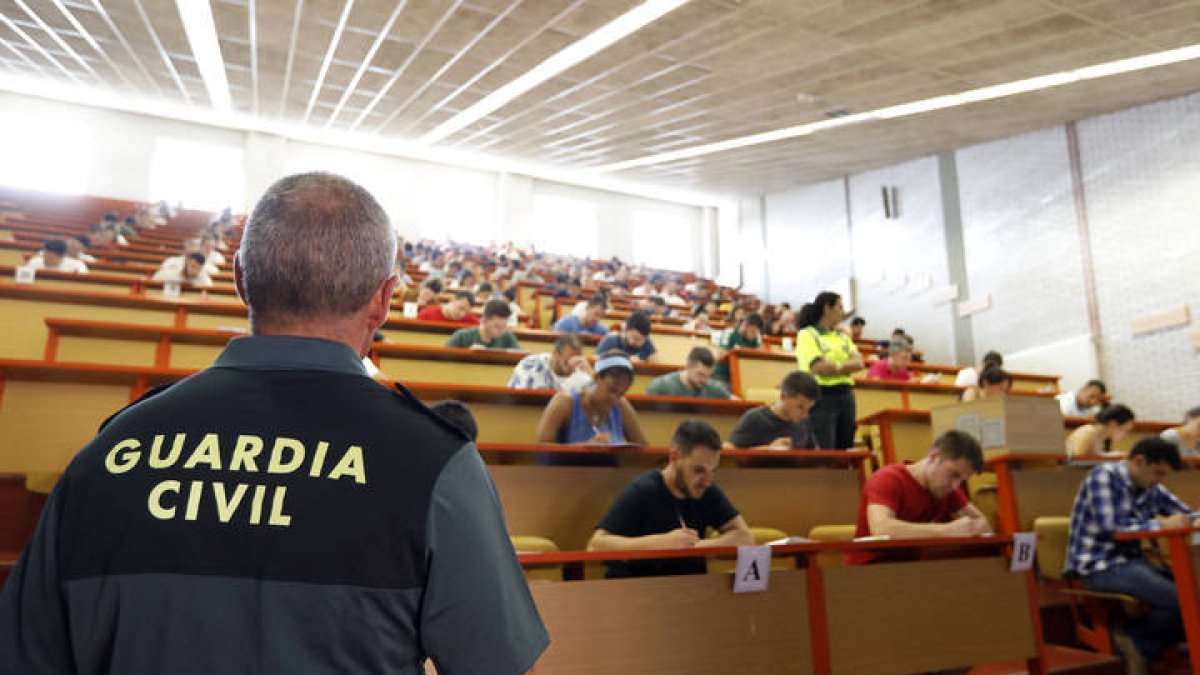 Oposiciones a la Guardia Civil en León. MARCIANO PÉREZ