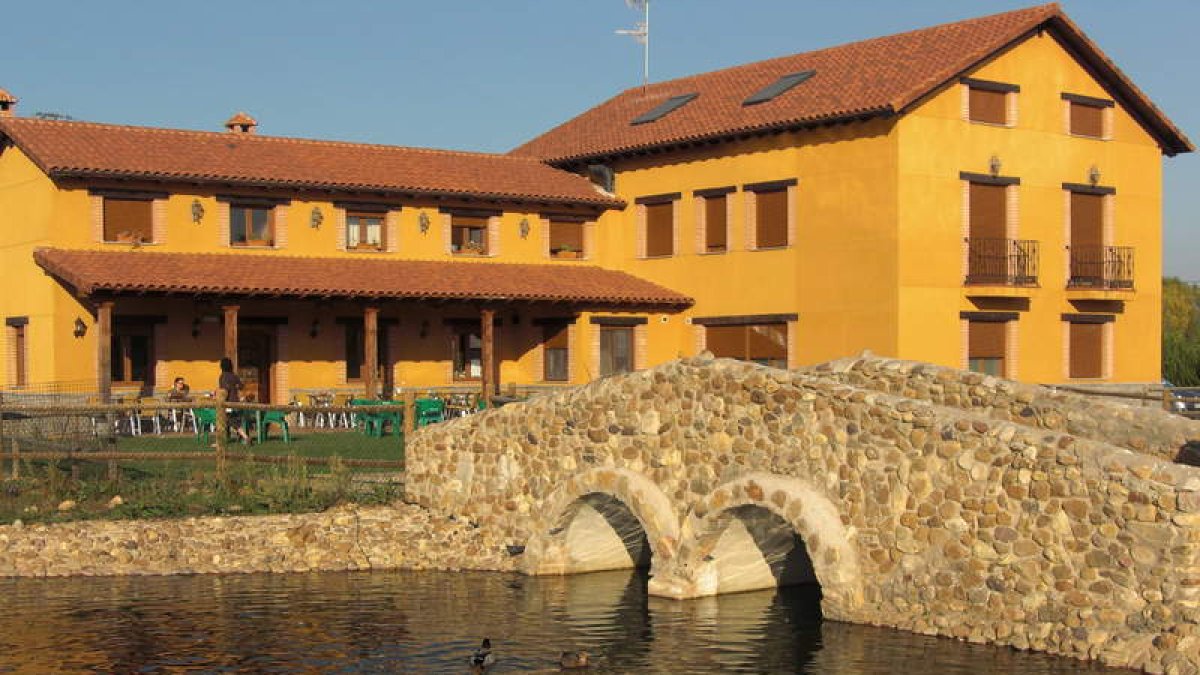 Instalaciones de la HospederíaLos Reales,en Carrizode la Ribera.