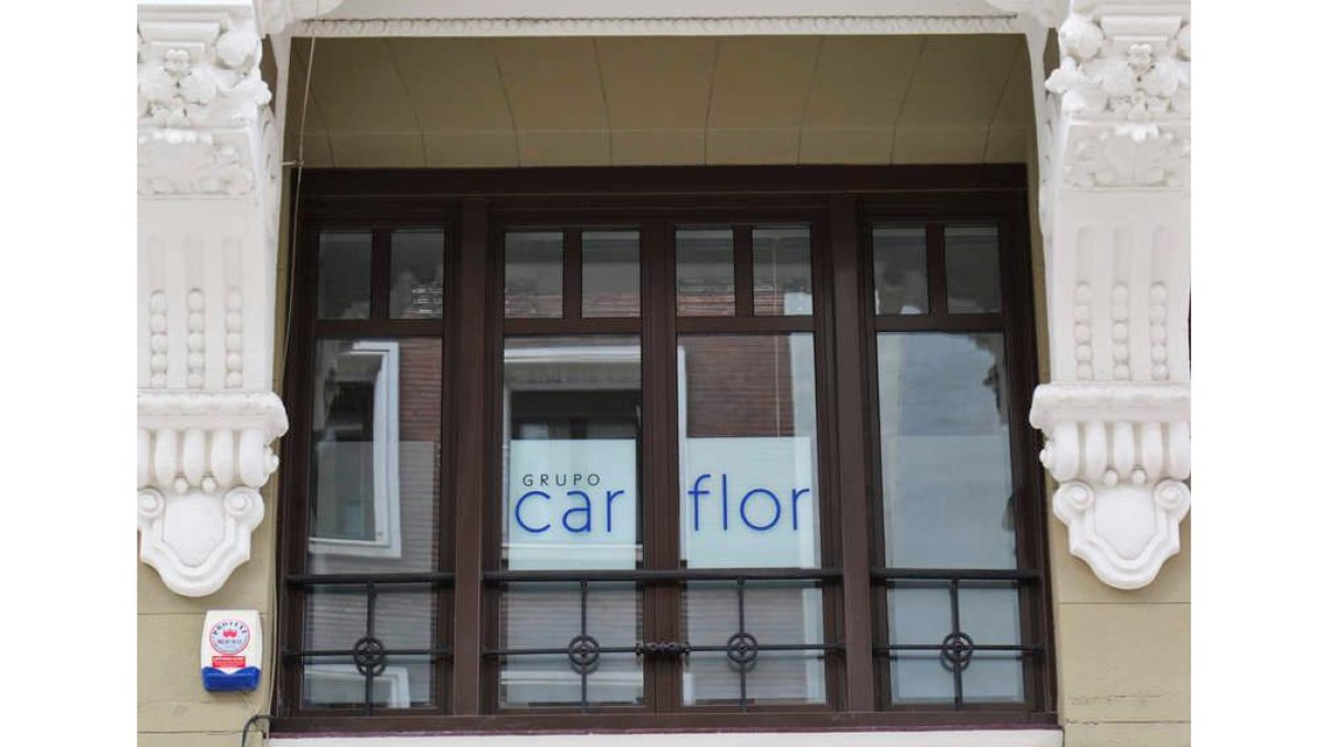 La sede del grupo Carflor está ubicada en la Casa Roldán de la plaza de Santo Domingo. SARA CAMPOS
