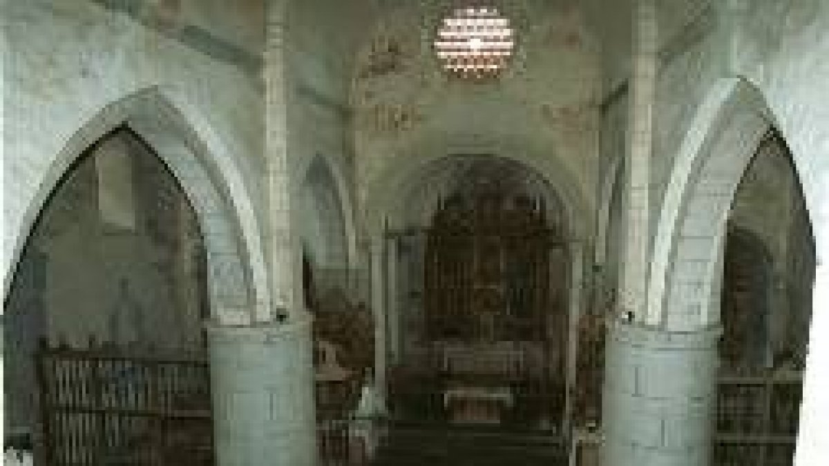 Interior de la iglesia del monasterio de San Pedro de Montes, la parte mejor conservada del conjunto