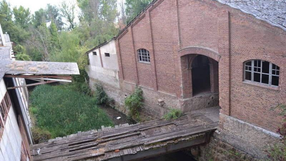 Restos del cargadero ferroviario que aún sobreviven en Alfageme