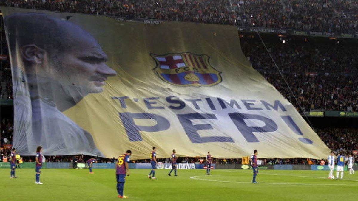 La grada del Camp Nou se acordó con un amplio mural de Guardiola en su adiós al feudo culé.