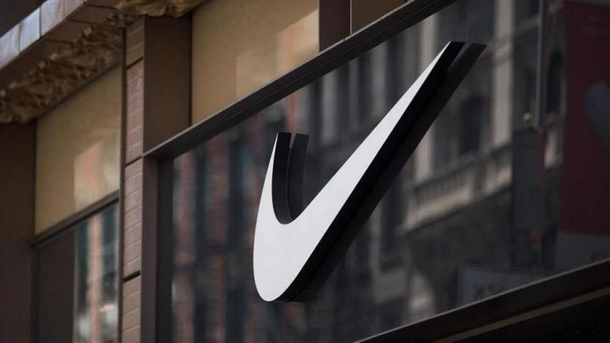 El logo de Nike, en su tienda de Nueva York; la multinacional es una de las protagonistas de los papeles del paraíso.