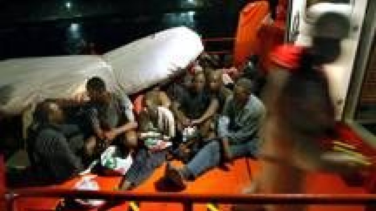 Hace dos días, 36 subsaharianos fueron rescatados de una patera que intentaba alcanzar Fuerteventura