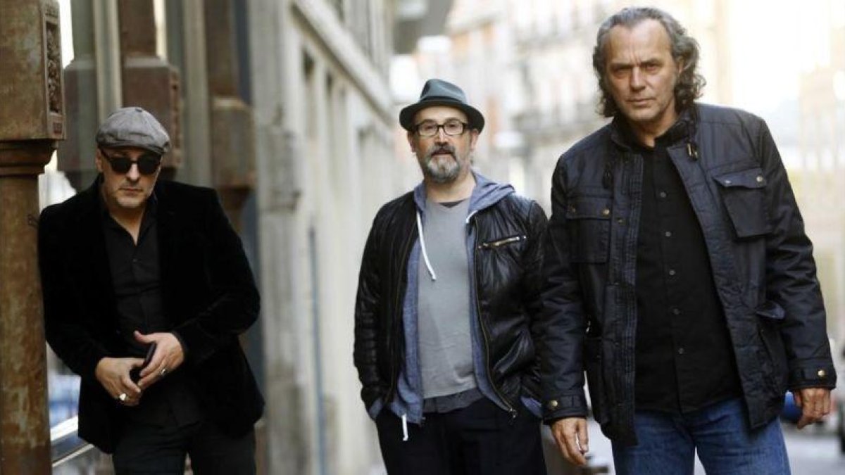 De izquierda a derecha, Roberto Álamo, Javier Cámara y Jose Coronado, protagonistas de 'Es por tu bien', en el hotel de las Letras de Madrid.