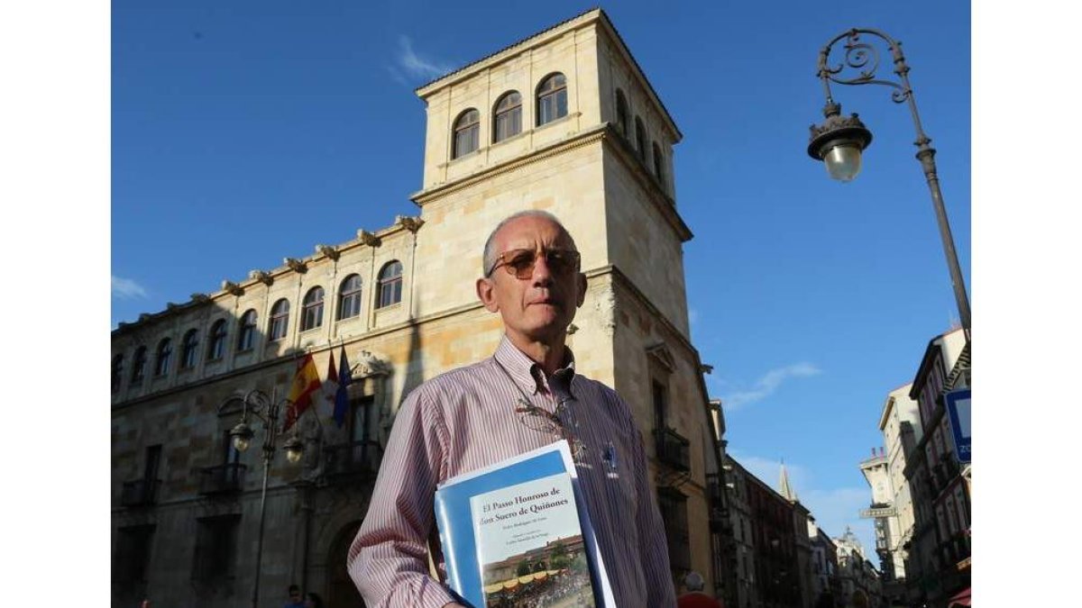 Carlos Taranilla, autor de la adaptación al español actual del libro del Passo Honroso