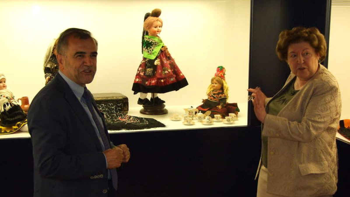 El alcalde, José Miguel Palazuelo, inaugura la exposición permanente del Museo de las Alhajas.
