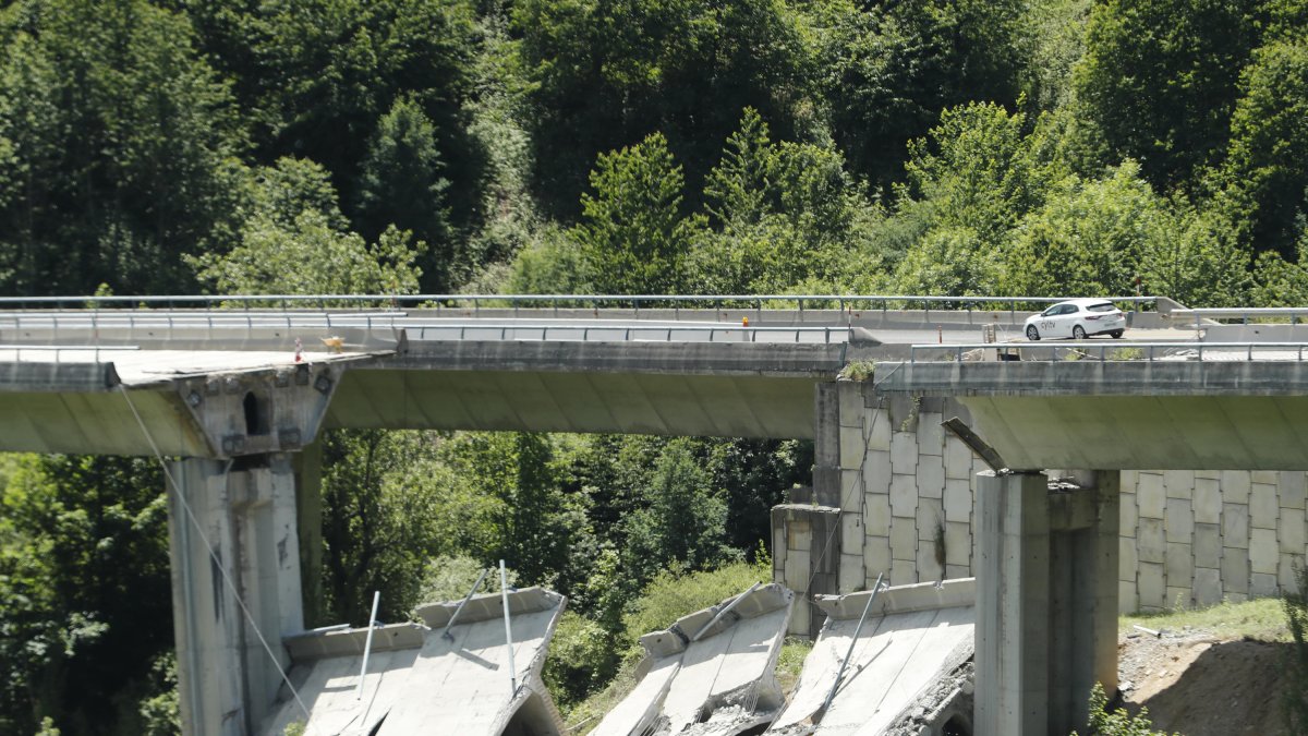 Imagen del primer derrumbe en el viaducto del Castro, el pasado 7 de junio. DE LA MATA