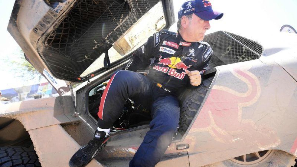 Carlos Sainz ha abandonado el Dakar.