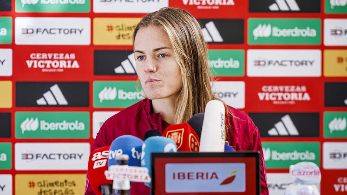 Irene Paredes en su comparecencia en rueda de prensa. PABLO GARCÍA